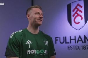 莱诺：英超每次角球都像摔跤一样，来这里8年伦敦对我就像家一样 配图