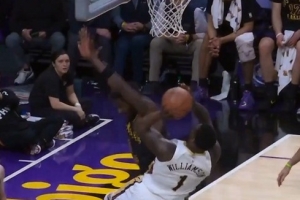 猛兽冲击！锡安反击攻筐打成2+1 鹈鹕一波7-0拉开分差 配图