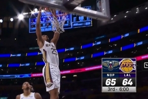 失误有点多！詹姆斯传球又被抢断 墨菲反击暴扣反超打停湖人 配图