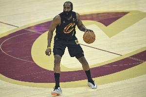 泰森：哈登就是即插即用 我们的工作就是围绕他的打法进行调整 配图