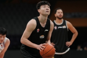 辽宁主场常规赛的套票持有者受邀到场助威 球队热身赛战胜北控 配图