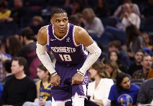 场上很拼！威少14中6拿下16分2板7助4断1帽难阻球队失利 配图