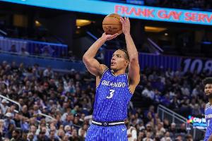 非常高效！贝恩出战33分钟10中7 三分5中3砍25分 罚球8罚全中 配图