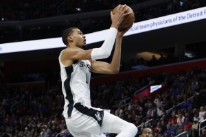 文班:当我们齐心协力、全力以赴时 我认为马刺是世上最好的球队 配图