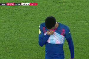 巴萨再伤一人！替补出场的巴尔德受伤主动示意换人 配图