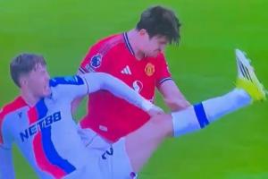 镜报:一向老实的马奎尔竟谎称被踢到头,这是公然欺骗应受到处罚 配图