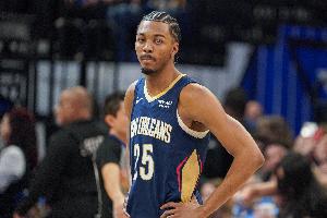 争冠球队馋疯了！墨菲15中7拿21分8板4助2断 首节&第三节得分上双 配图