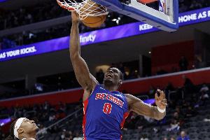 生龙活虎！杜伦半场5中3拿下9分4板1帽 3前场板 配图