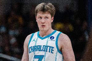 不在状态!克尼佩尔14中6拿到13分6板5助 三分7中1 配图