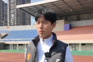 向余望：新赛季期待在更高舞台打出我们水平，目标能帮助到球队 配图