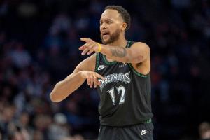 华子打趣球队打快：因为我们有海兰德&道苏姆和李凯尔啊 配图