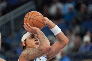 状态不错！班凯罗半场出战18分钟投篮10中7砍18分带队领先 配图