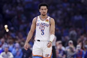 马克西：很想念麦凯恩 会看他比赛希望除了对阵我们时他打得都好 配图