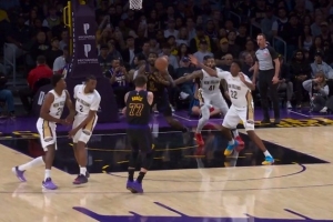 投桃报李！东契奇直塞助攻艾顿吃饼&艾顿前场板回传东契奇得分 配图