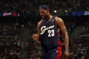 名记：联盟内部人士普遍认为 骑士是詹姆斯下赛季最有可能的去处 配图