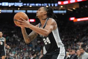 正负值+43冠绝全场！瓦塞尔6记三分球拿下22分5板1助2断1帽 配图