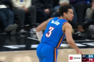 强势反弹！麦凯恩弧顶三分还有 三分3中0后4投全中 配图