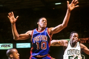 1992年的今天：罗德曼狂揽34个篮板 创个人职业生涯最高纪录 配图