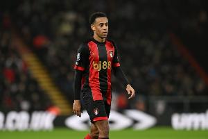 邮报：身价约4000万镑，曼联继续关注伯恩茅斯中场泰勒·亚当斯 配图