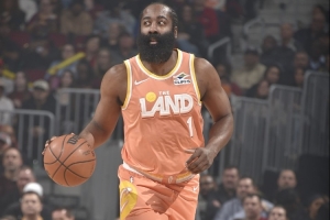 莫布里：哈登是球场指挥官 他末节接管比赛&无论是造犯规还是终结 配图