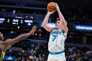 【菜鸟】克尼佩尔20分4三分 尼德豪泽伤退 贝利16投得12分2板3助 配图