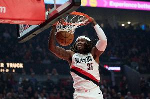 确实打得好！罗威替补13中9超高效砍下20分11板1断3帽 5前场板 配图