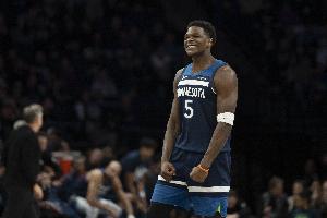 才24岁212天！爱德华兹已飚中1289记三分 刷新NBAU26球员历史纪录 配图