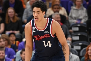 希望无大碍！快船官方：尼德豪泽右脚受伤 本场比赛提前退赛 配图