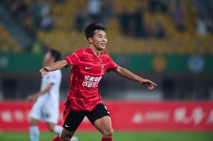 川媒：帅惟浩偶像是哈兰德，训练之余最大爱好是和队友玩王者荣耀 配图