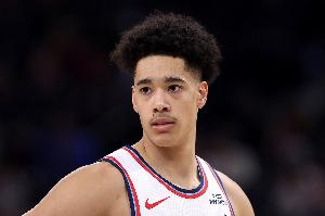 无处不在！尼德豪泽防守端送大帽 进攻端连续吃饼暴扣 配图