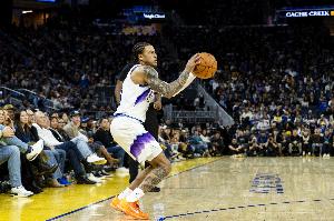 难救主！基昂特·乔治24中10拿到30分4板 三分11中5 配图