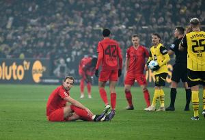 孔帕尼：凯恩因伤无法出战门兴，他小腿受到撞击但并不严重 配图