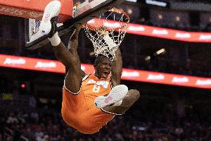 邓恩是否该入选一防？卢：这还用说吗？他去年就应该入选了 配图