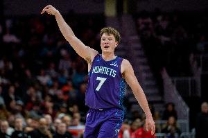 稳稳的幸福！4号秀克尼佩尔14中7&三分8中4贡献20分4板 正负值+22 配图