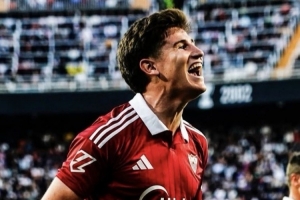 西媒：斯卡洛尼关注塞维利亚22岁边卫奥索，球员有资格代表阿根廷 配图