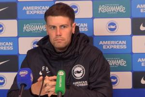 布莱顿主帅:若踢阿森纳比其它比赛少踢10分钟,球迷花钱看这个? 配图