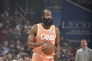 JR:不看好骑士 哈登每次换队常规赛都打很好 但季后赛战绩摆在那 配图