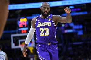 詹姆斯该走了?阿里纳斯:他整个职业生涯有过让人失望的赛季吗? 配图