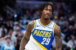 卡莱尔：昆顿·杰克逊上场改变了比赛 努力拼搏是我们该有的样子 配图