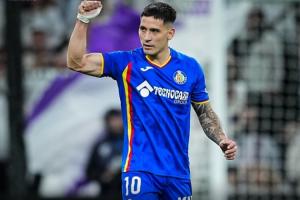 赫塔费前锋：皇马赛前会展示欧冠奖杯，我一眼都没看，赢了后才看 配图