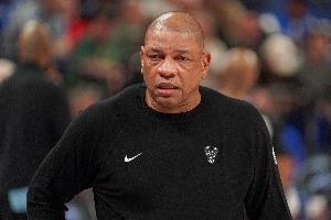 追梦：字母哥此前想交易是因为阵容烂 老里弗斯没有拖任何人后腿 配图