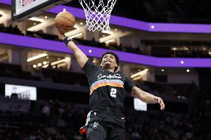 帕森斯:哈珀在马刺影响其获ROTY的机会 若在烂队他数据会更好 配图