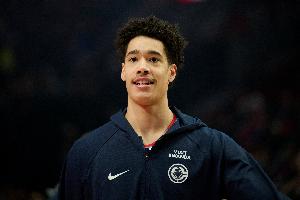 望无大碍!尼德豪泽将缺席后续2场比赛 并将于明日接受进一步检查 配图