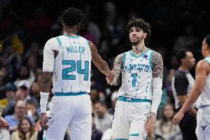 别上头就是双子星!三球砍下18分7板4助 米勒贡献18分5板3断 配图