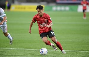 17岁帅惟浩未进入成都蓉城一线队B名单,此前刚获得金童奖 配图