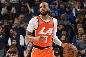 卢：上一场对手一开始就夹击加兰 这影响了他早期的节奏 配图