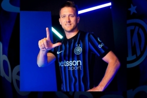 出战7场打进2球，泽林斯基当选国米2月最佳球员 配图