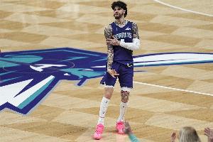 不得了哦！黄蜂近19战16胜 连续6场至少赢15+比肩17-18赛季勇士 配图