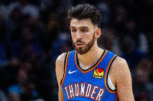 生涯之夜？切特半场6记三分平生涯单场最高 高效砍下22分5板！ 配图