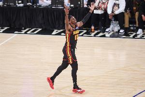 全能中锋!奥孔武14中9得到21分8板1助3断3帽 三分7中3 配图